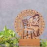 Mulher orando Troféu Mulher Orando