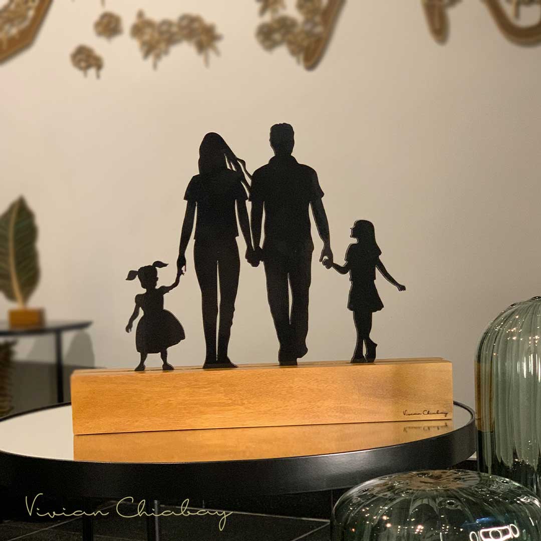 Troféu Silhueta Família Casal, Filha e Filha Bebê