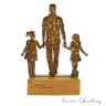 Troféu Silhueta Poá Família Pai e duas Filhas
