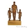 Troféu Silhueta Poá Família Pai e dois Filhos